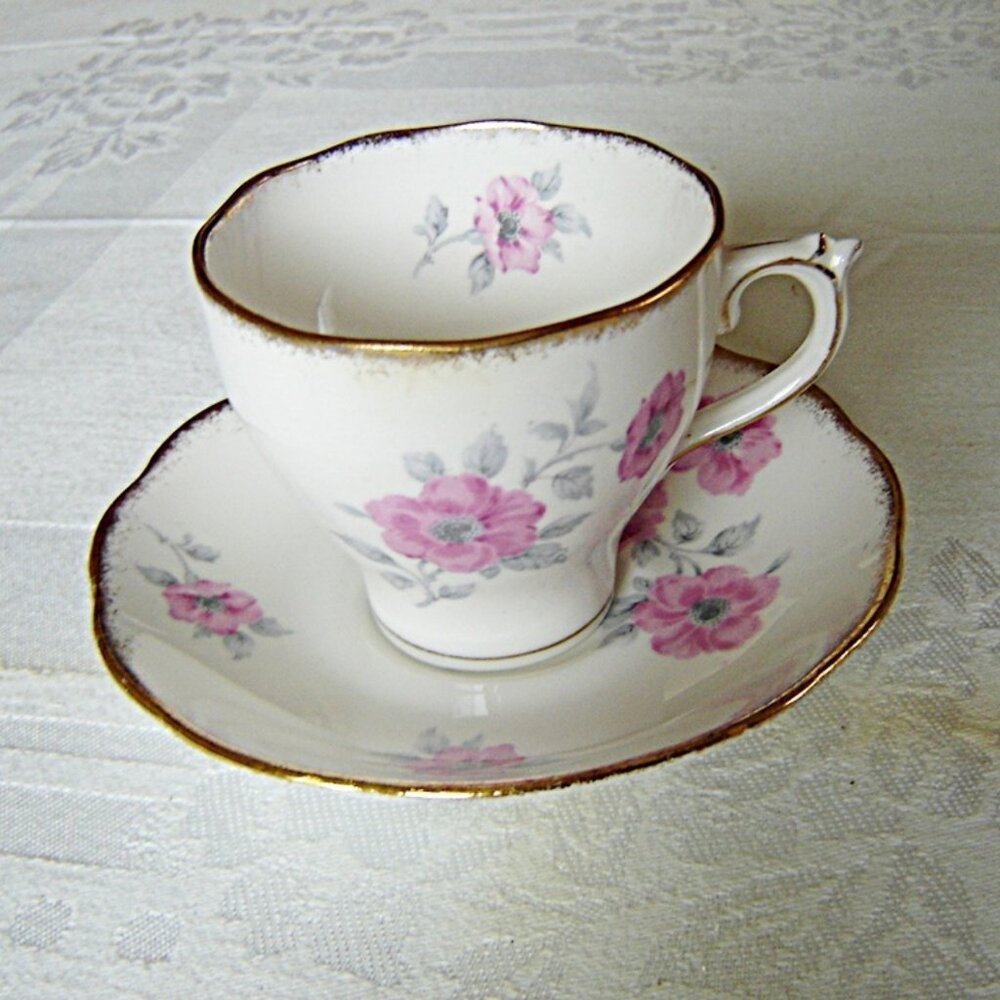 Roslyn 8414 pink Pansy cup and saucer VGU